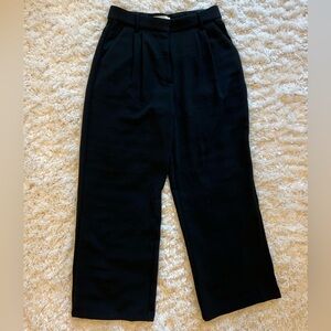 A&F Harper Tailored Premium Crepe
Ultra-Wide Leg Pant